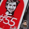 Desen cu Carlos Sainz lângă sticker Koalitia cu Carlos Sainz radio message.