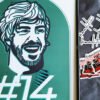 Tablou Formula 1 cu Fernando Alonso, langa stickere cu Koalitia si monopost F1