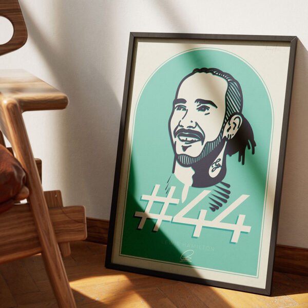 Tablou inramat cu poster Lewis Hamilton, cu logo-ul Mercedes AMG, #44, si semnatura pilotului de F1.